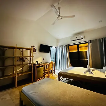 Seaview Moonrise Cafe Hotel